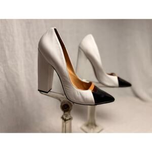 Vintage L.A.M.B. Gwen Stefani Colorblock Toe White & Black Leather Heels
Size 10